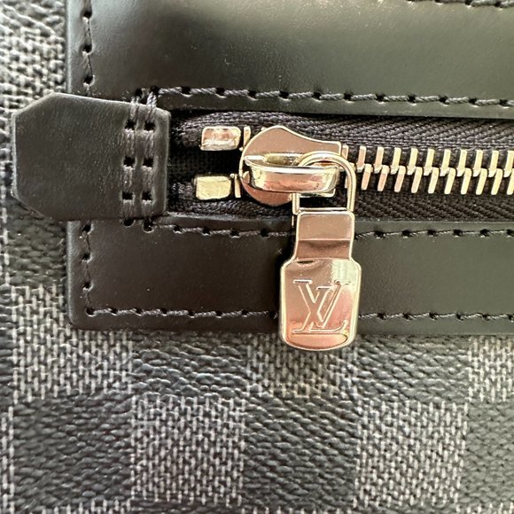 Louis Vuitton Damier Graphite Daniel GM Messenger Bag - Picture 2 of 9